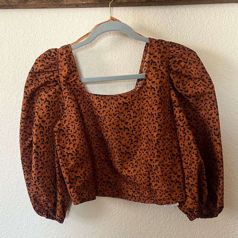 NWT Levi’s women’s L 3/4 puff sleeve top blouse leopard print square neck fitted